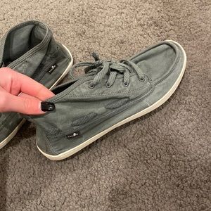 Sanuk mid rise shoes